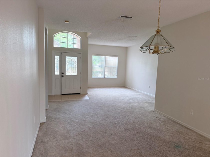Back on the market after TOM to allow refurbishing. Seller will - photo 9