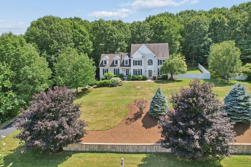 NEIGHBORHOOD SETTING WITH COMMUTER CONVENIENCE! This - photo 41
