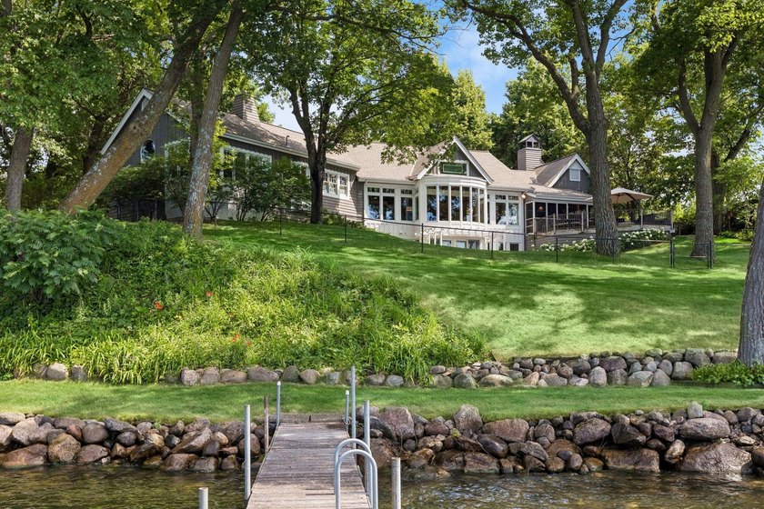 Known as The Cozy Nook, this storied Lake Minnetonka residence - photo 44