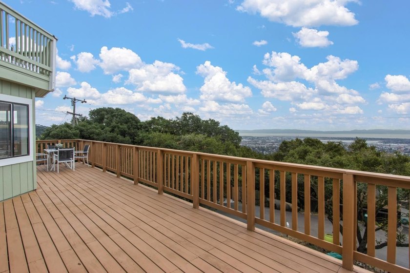 Come home to sweeping 180 degrees Bay views, perfect for sipping - photo 11