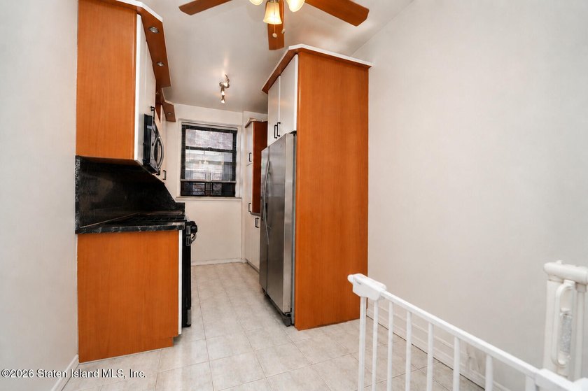 Welcome home to this bright and airy one-bedroom co-op, ideally - photo 11
