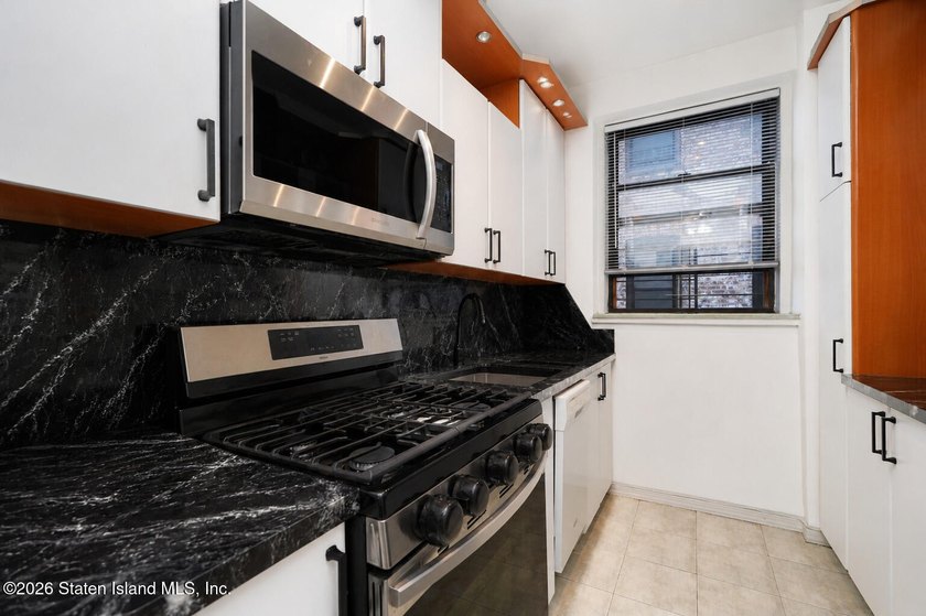 Welcome home to this bright and airy one-bedroom co-op, ideally - photo 13