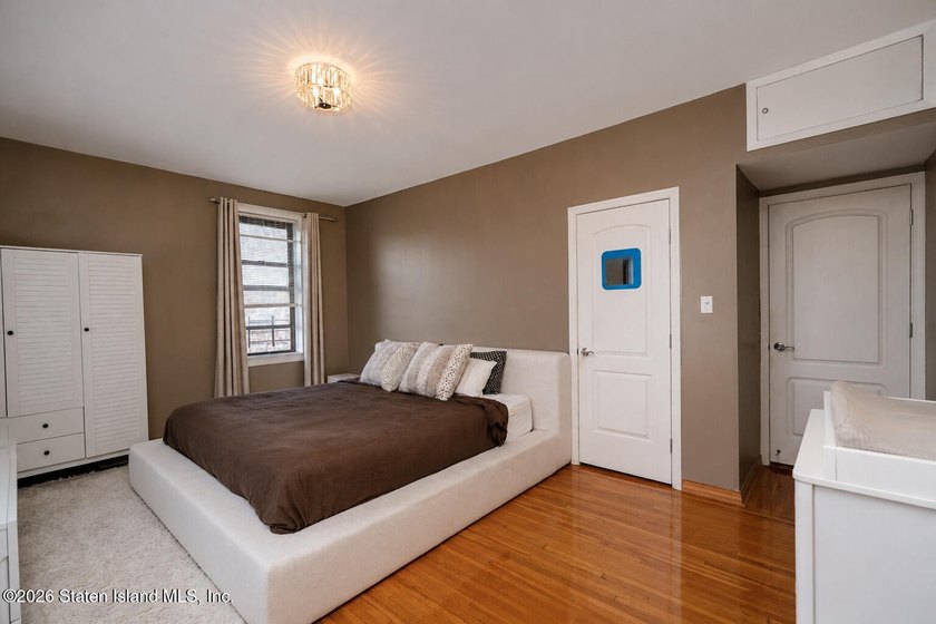 Welcome home to this bright and airy one-bedroom co-op, ideally - photo 17