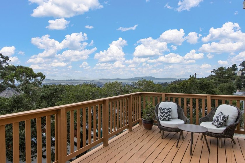 Come home to sweeping 180 degrees Bay views, perfect for sipping - photo 22