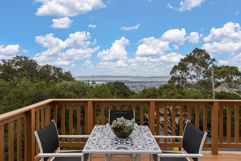 Come home to sweeping 180 degrees Bay views, perfect for sipping - photo 23
