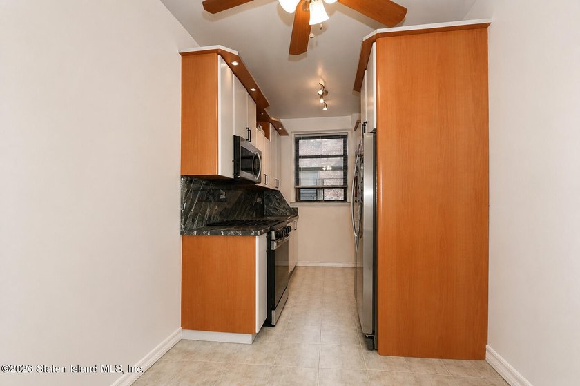 Welcome home to this bright and airy one-bedroom co-op, ideally - photo 25