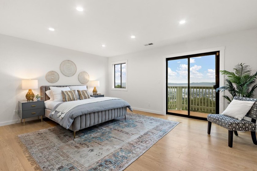 Come home to sweeping 180 degrees Bay views, perfect for sipping - photo 31