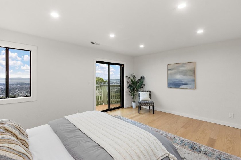 Come home to sweeping 180 degrees Bay views, perfect for sipping - photo 33