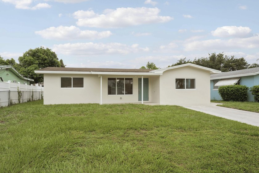 Completely renovated from top to bottom, this move-in ready home - photo 3