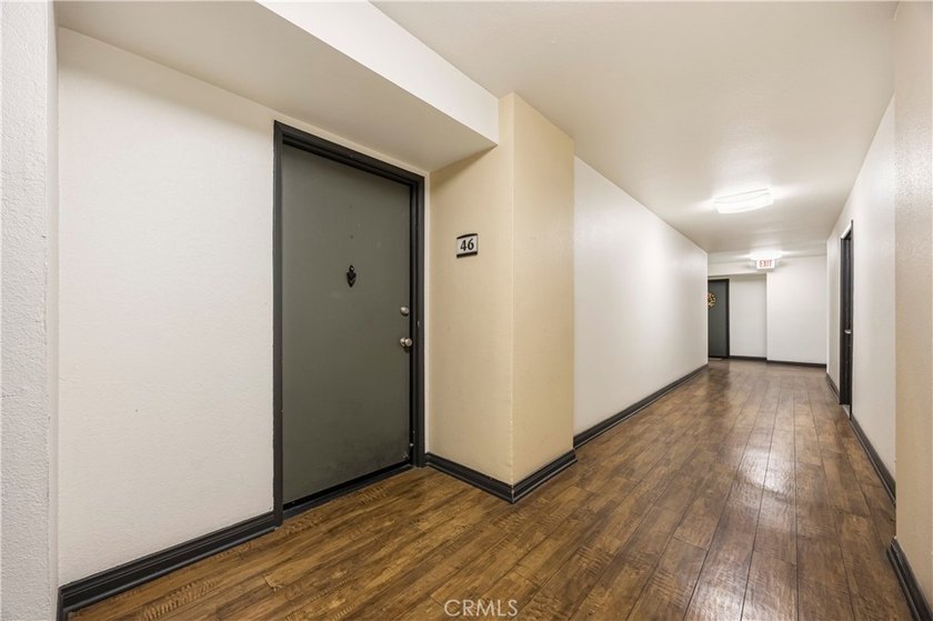Move-in ready and beautifully updated 2-bedroom, 2-bath condo - photo 3