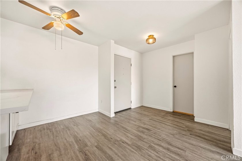 Move-in ready and beautifully updated 2-bedroom, 2-bath condo - photo 4