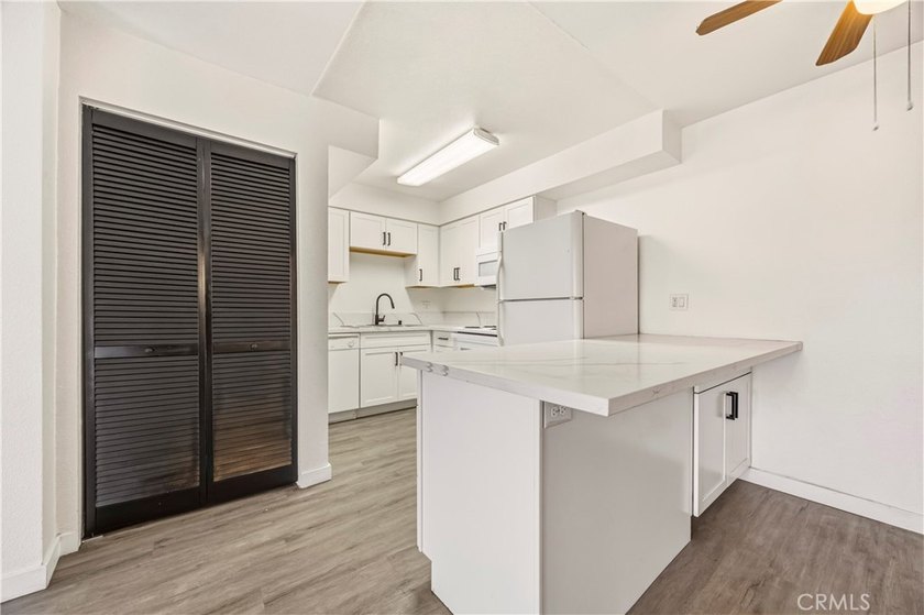 Move-in ready and beautifully updated 2-bedroom, 2-bath condo - photo 10