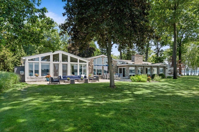 Experience one of Gull Lake's most extraordinary waterfront - photo 2