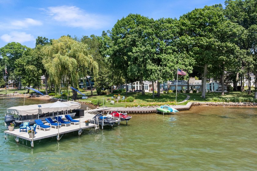 Experience one of Gull Lake's most extraordinary waterfront - photo 3