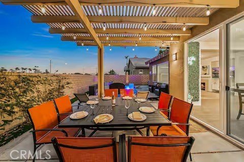 An investor's short-term rental opportunity! Fully furnished and - photo 3