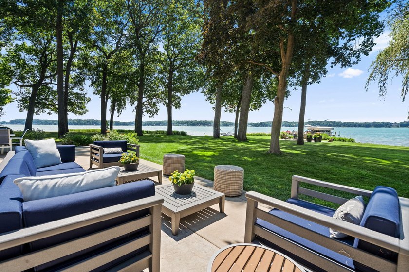 Experience one of Gull Lake's most extraordinary waterfront - photo 4