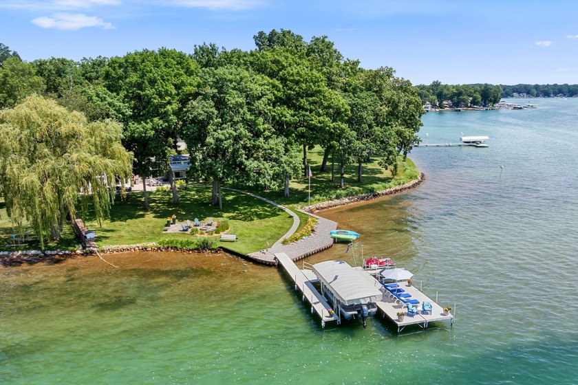 Experience one of Gull Lake's most extraordinary waterfront - photo 5