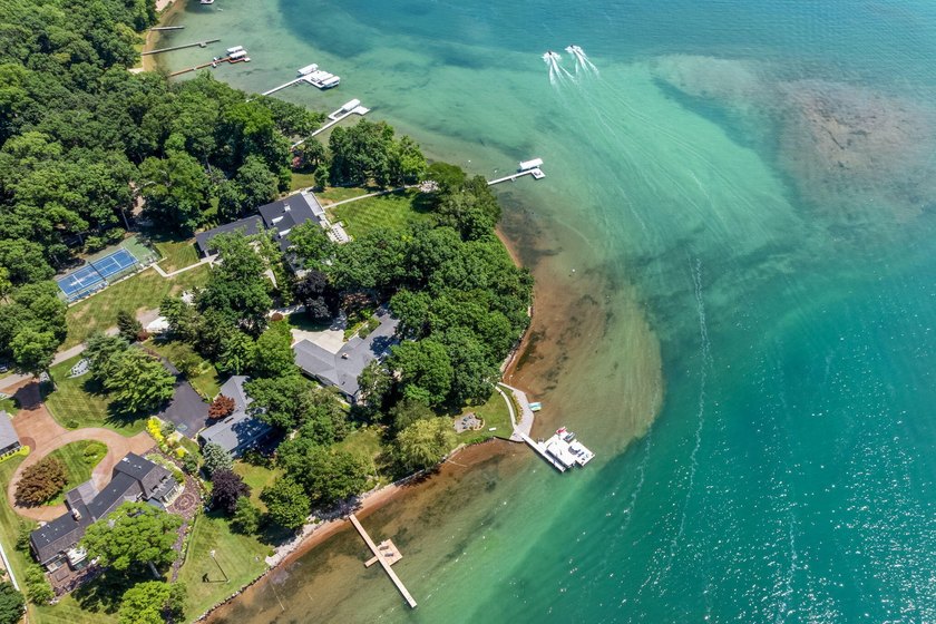 Experience one of Gull Lake's most extraordinary waterfront - photo 6