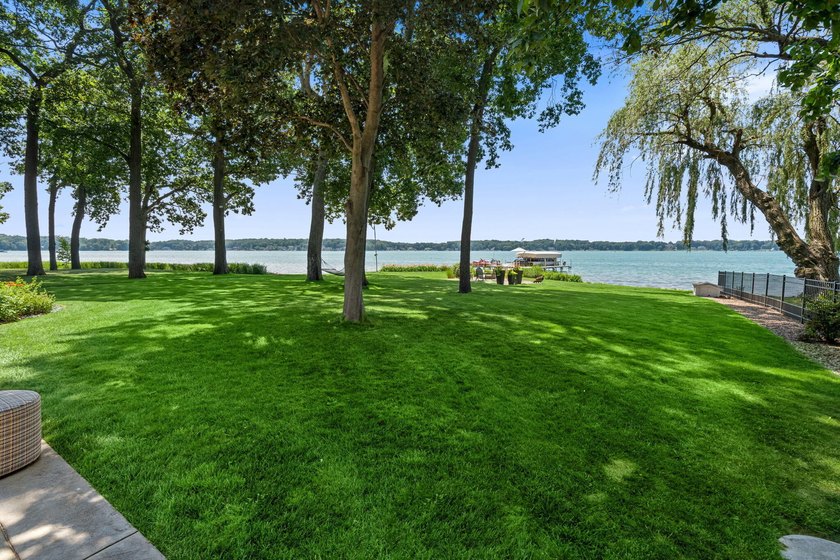 Experience one of Gull Lake's most extraordinary waterfront - photo 10
