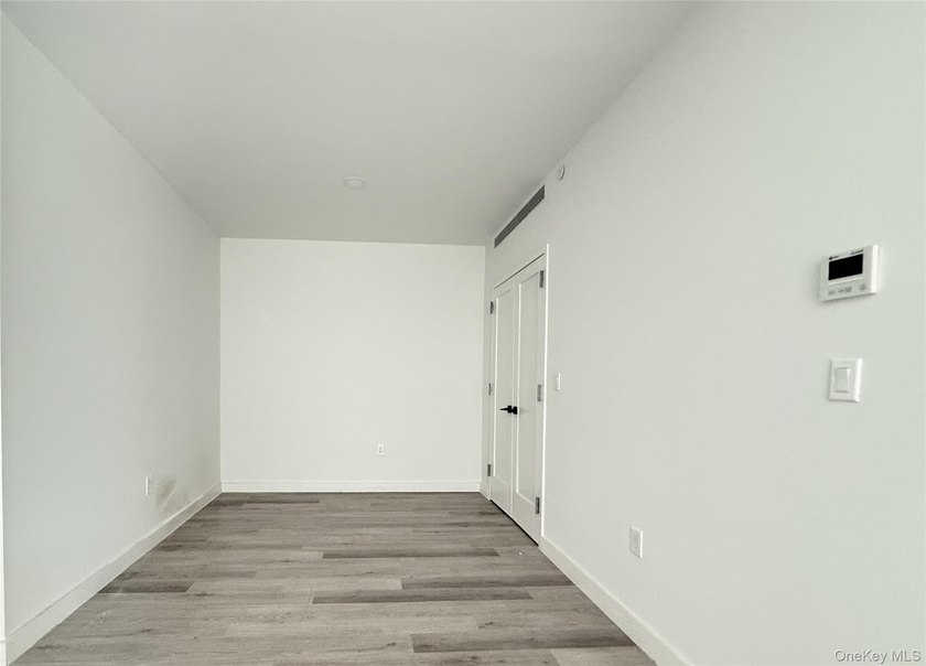 Huge 1 bedroom 2 full bathroom unit that can easily be converted - photo 8