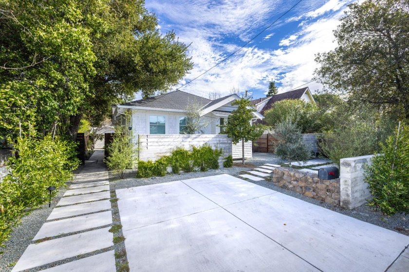 We are very pleased to present a truly unique residential - photo 2