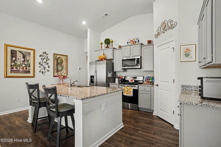 Welcome to 1512 Jardine Loop, a beautifully maintained - photo 11