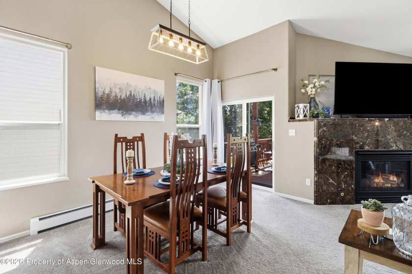 Welcome home! This stunning remodeled 3 bed, 2.5 bath townhouse - photo 13