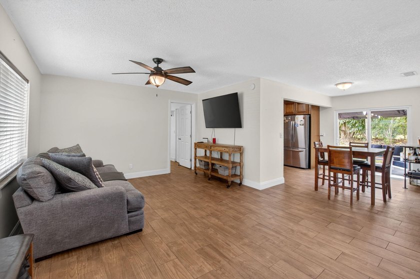 Welcome home to this beautifully updated 3 bedroom 2 bathroom - photo 5