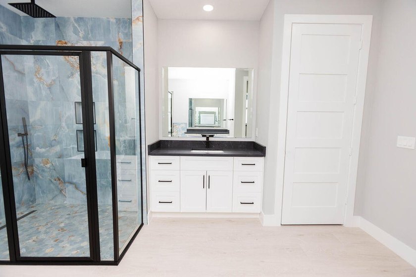 Step inside and fall in love! This brand-new corner lot home - photo 8