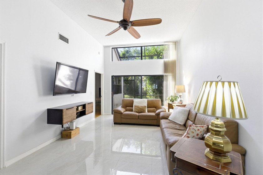 Sought-after corner villa, in the heart of Boca Raton! Welcome - photo 11