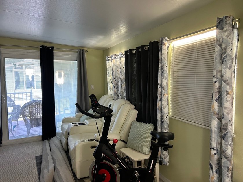 ADORABLE PARK MODEL with vinyl plank flooring, tinted windows - photo 15