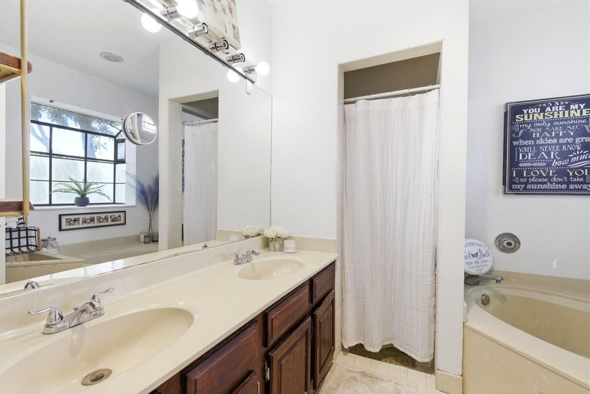 Sought-after corner villa, in the heart of Boca Raton! Welcome - photo 15