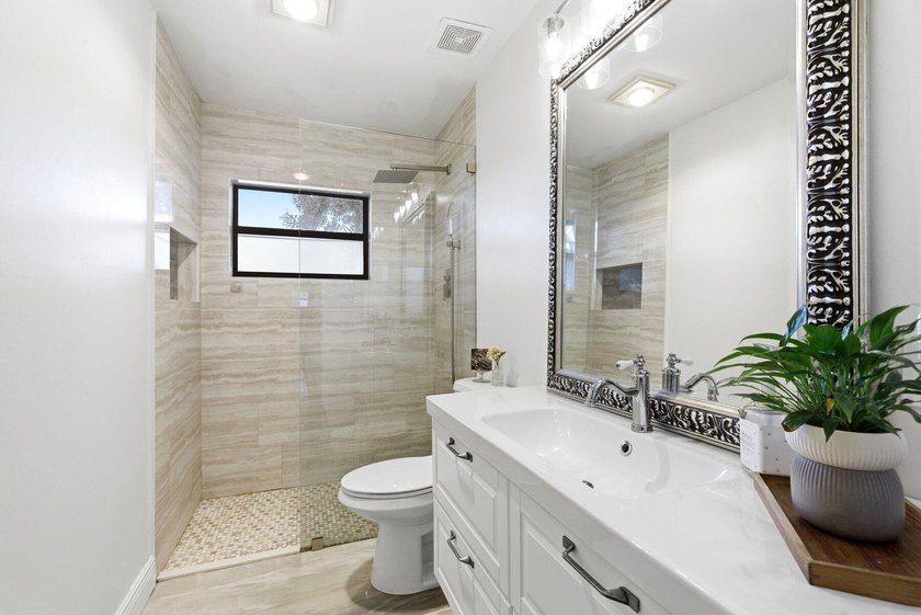 Sought-after corner villa, in the heart of Boca Raton! Welcome - photo 18