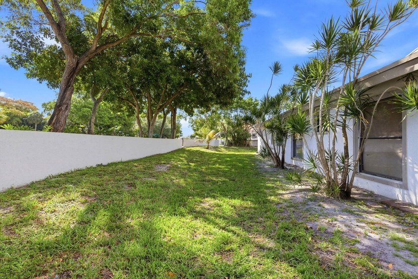 Sought-after corner villa, in the heart of Boca Raton! Welcome - photo 22