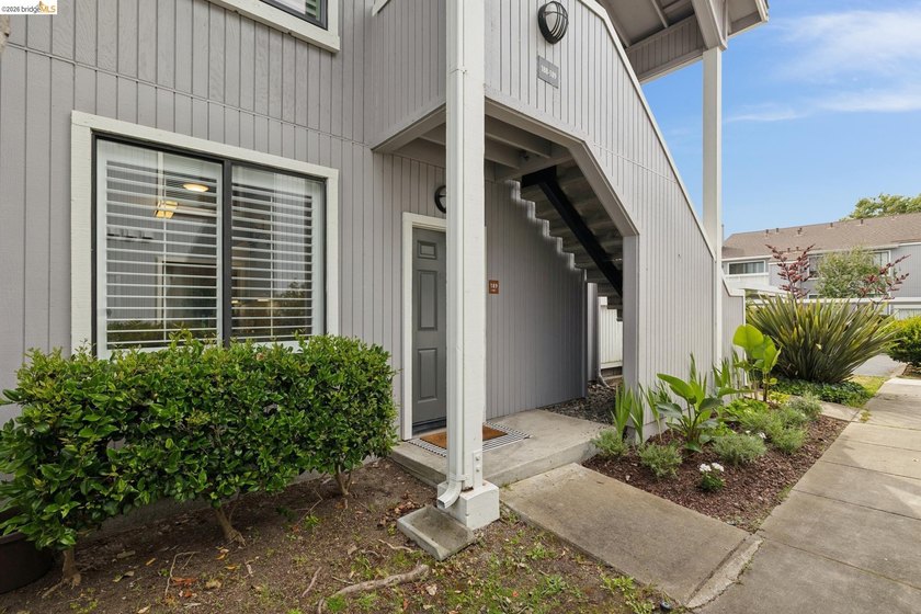 Exquisite resort-style condo in the prominent East Bay paradise - photo 3