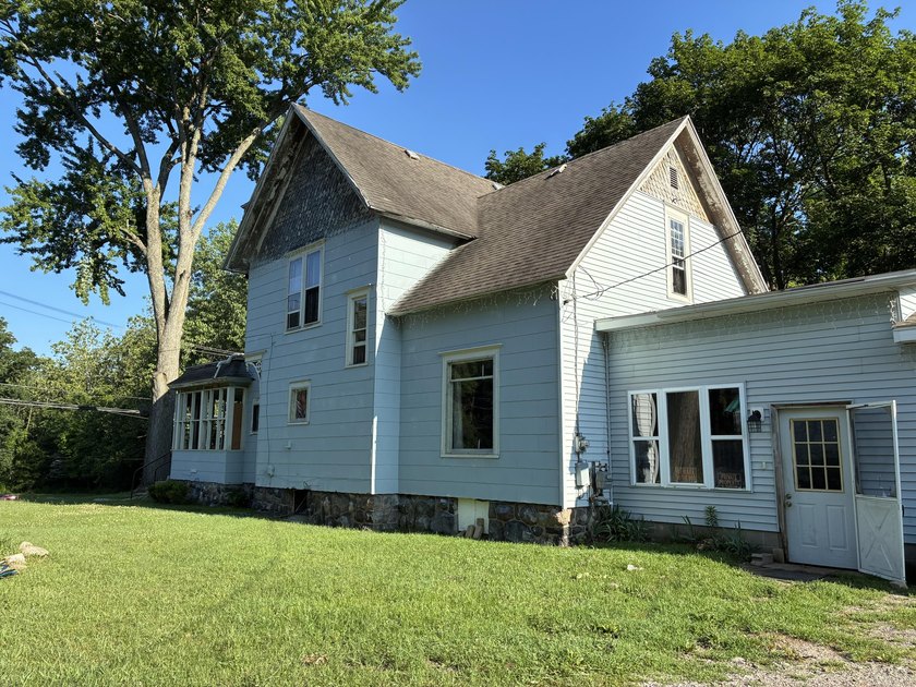 Investment opportunity in the heart of Lawrence! This historic - photo 2