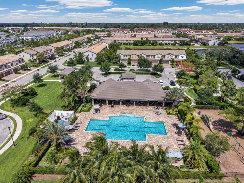 Welcome to this two-story residence located in Fields in Lake - photo 50