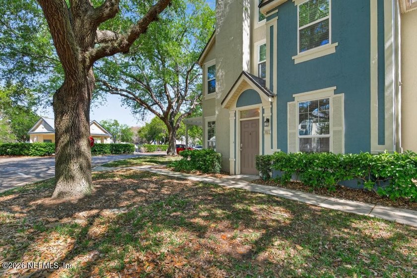 Featuring a private garage with an additional parking space - photo 3