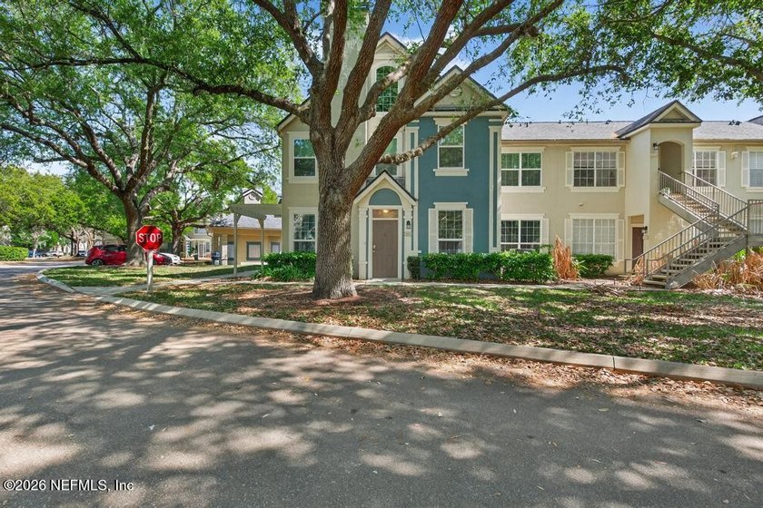 Featuring a private garage with an additional parking space - photo 4