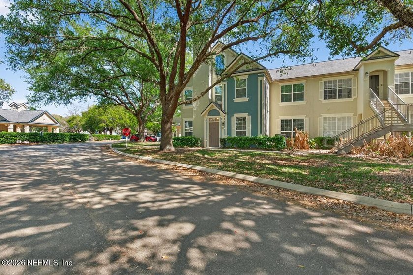 Featuring a private garage with an additional parking space - photo 5