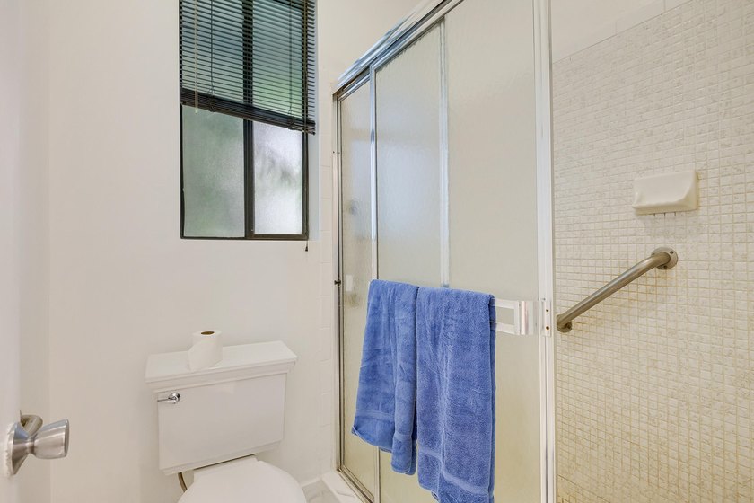 Beautifully maintained 3-bedroom townhouse in a sought-after 55+ - photo 18