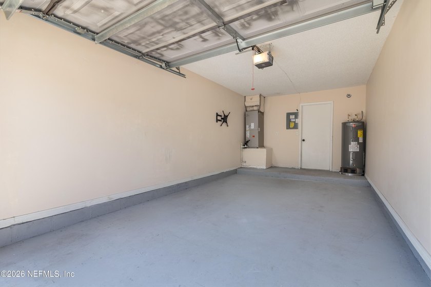 Discover your dream home in an unbeatable location! This - photo 10