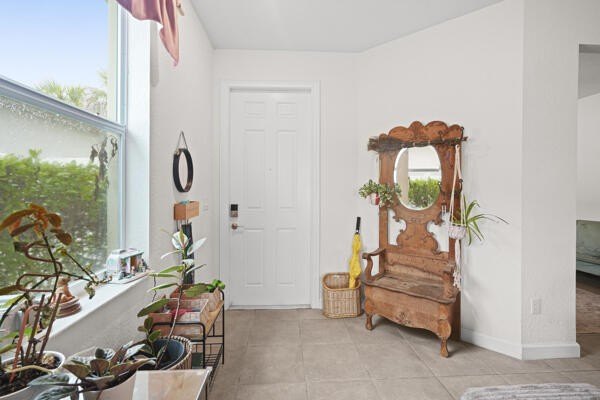 Welcome to this inviting 3-bedroom, 2-bathroom single-story home - photo 3