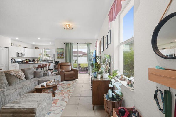 Welcome to this inviting 3-bedroom, 2-bathroom single-story home - photo 4
