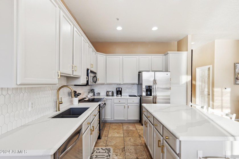 PREMIUM FURNISHED !! WATERFRONT W/EXPANSIVE LAKESIDE VIEWS! This - photo 6