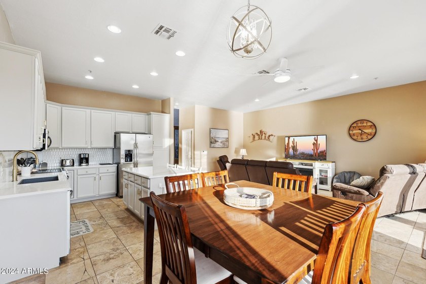 PREMIUM FURNISHED !! WATERFRONT W/EXPANSIVE LAKESIDE VIEWS! This - photo 7