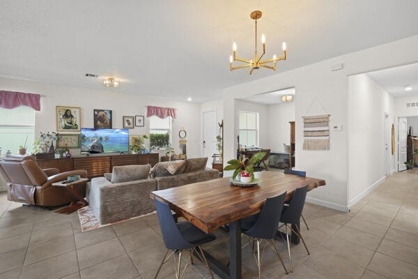 Welcome to this inviting 3-bedroom, 2-bathroom single-story home - photo 7