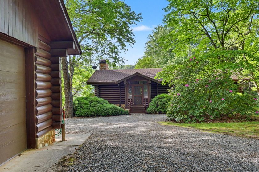 Lake Nottely, North end, True Log Home! Year round deep water! SO - photo 3