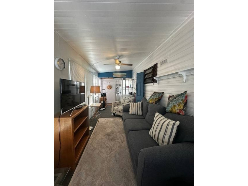 2 Months Free Lot Rent! This lovely hidden gem located in Orchid - photo 5