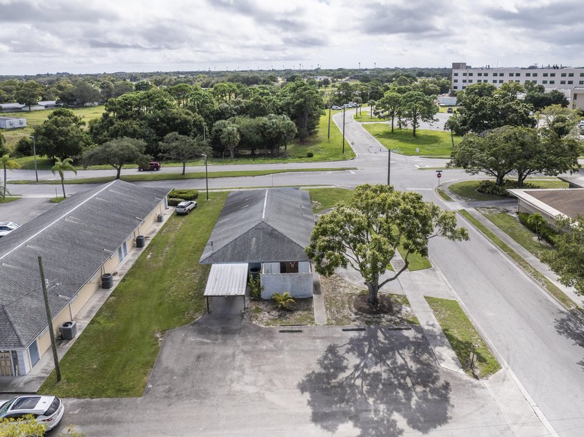 2,100 sq ft free standing medical office building. Ideal for a - photo 5